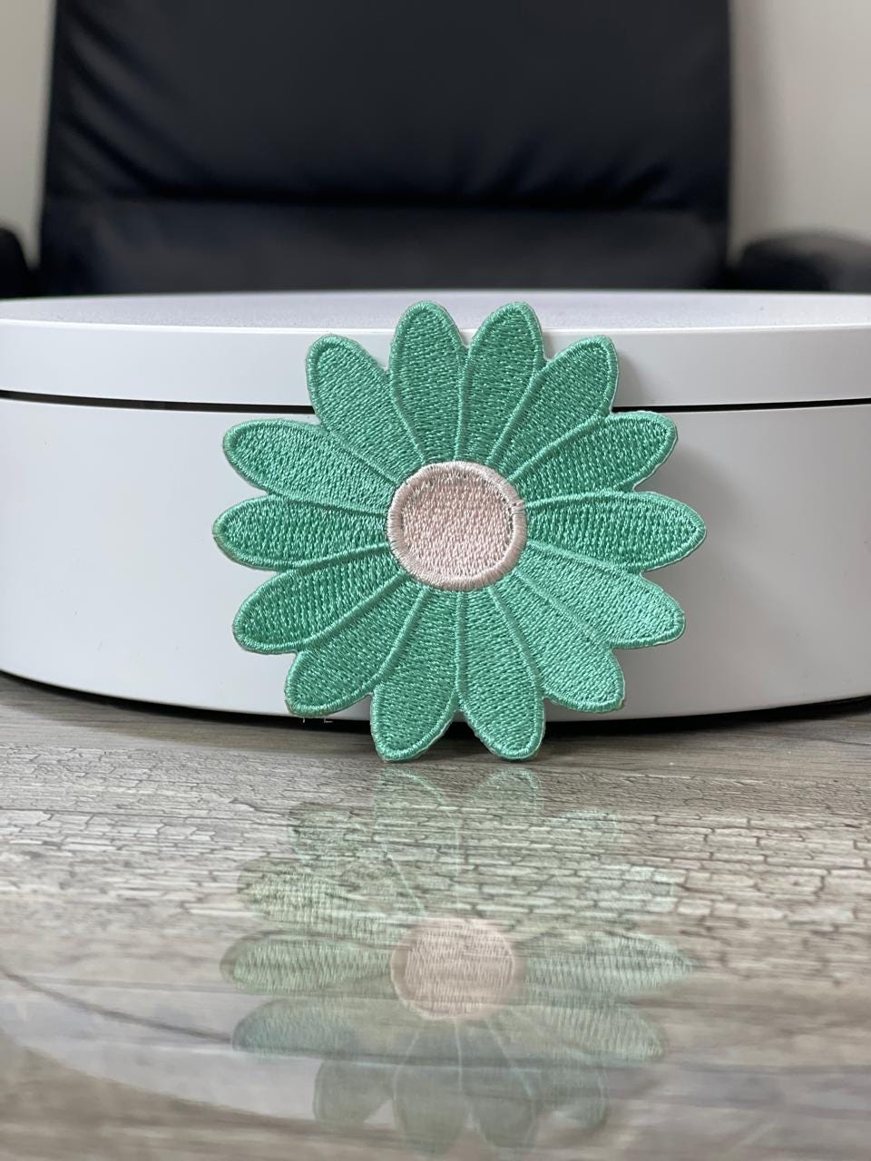 Daisy Flower Embroidery Patch - Iron On Applique (15 pcs min)